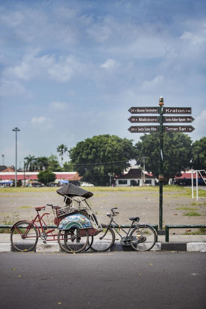 Amaris Hotel Malioboro - Jogja Джокьякарта Экстерьер фото